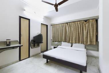 SPOT ON 45149 Hotel Geeta