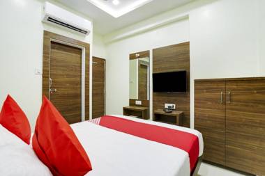 OYO VAD159 Hotel Grand