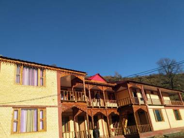 Garhwal Hotel 75 Km from Gangotri Temple