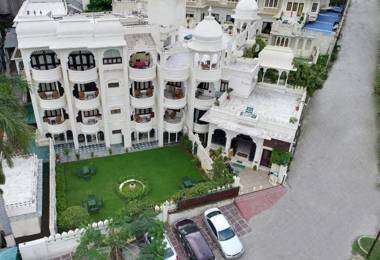 Swaroop Vilas - Lake Facing Boutique Hotel