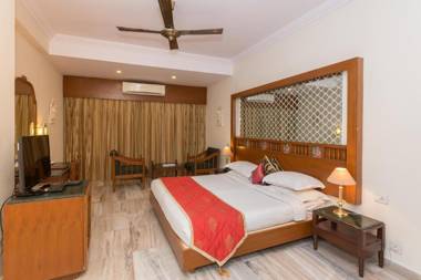 Hotel Hilltop Palace