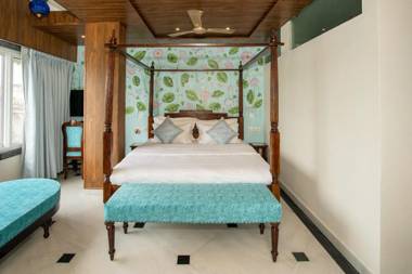 Jheel Hotel & Restaurant