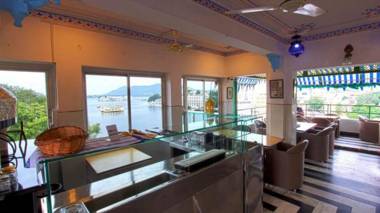 Jheel Hotel & Restaurant