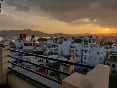 Le Pension Harsh Vilas