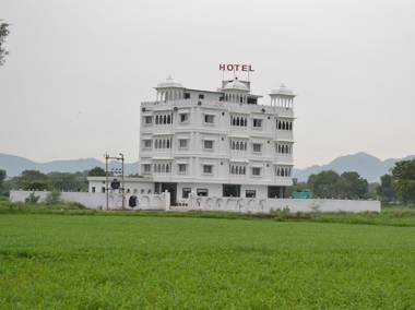 Hotel J M D Palace