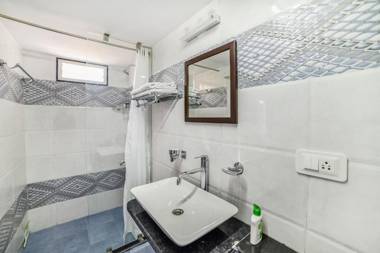 Family Vacay In Green Settings