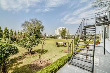 Family Vacay In Green Settings