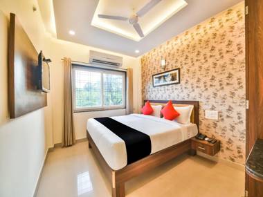 Hotel Golden Feather