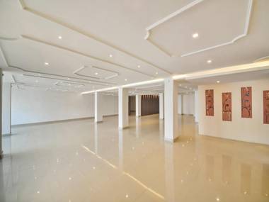 Hotel Golden Feather