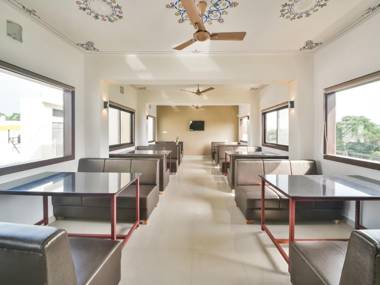 Hotel Golden Feather