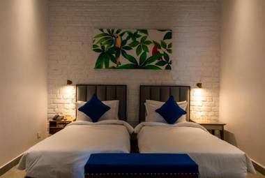 The Sierra - By The Lake