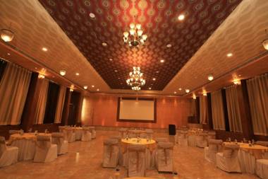 Vijaygarh Resort & Cottages with Pool