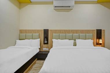 Capital O 85710 Hotel The Golden Palms