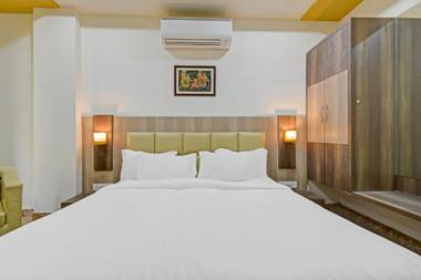 Capital O 85710 Hotel The Golden Palms