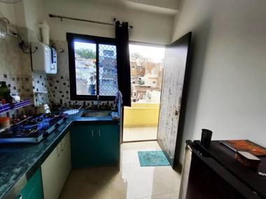 TicAna Studio with all amenities lake view & terrace garden Ac Kitchen wifi