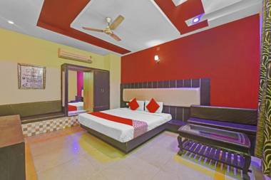 OYO 82199 Sk Hotel