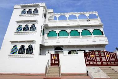 CAPITAL O 82629 Hotel Prithvi Lok