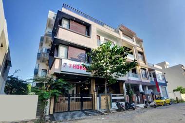 OYO Flagship 83591 seven Horses Hotel