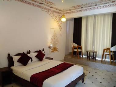 Hotel Darbargarh - Best Lake View Hotel in Udaipur with pool
