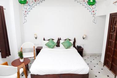 Hotel Darbargarh - Best Lake View Hotel in Udaipur with pool