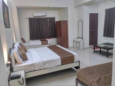 OYO 92093 Mahaveer Tower