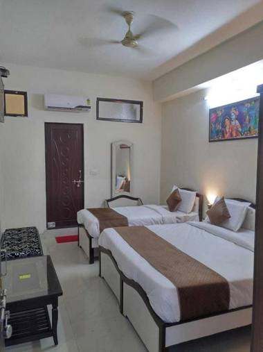 OYO 92093 Mahaveer Tower