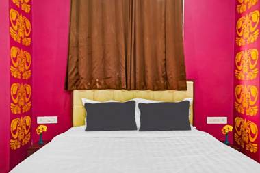 Collection O 92757 Hotel Thakur