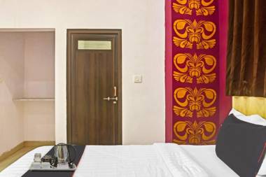 Collection O 92757 Hotel Thakur