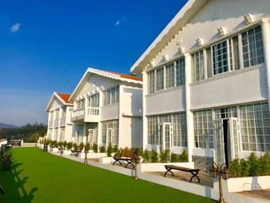 Treebo Trend Sky Dale Inn & Suites Boat House