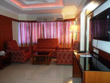 Hotel PLR Grand