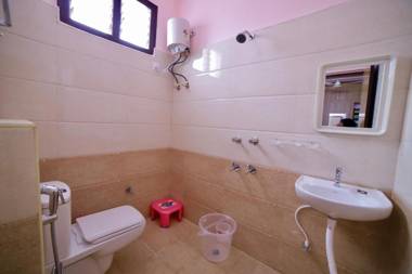 TrueLife Homestays - Luxury - Location - Service - Fast WiFi - Kitchen - Fully Furnished AC 2BHK Service Apartments for Families visiting Tirupati Temple - Near Railway Station on the way to Tirumala Temple - Top Service with lots of Love