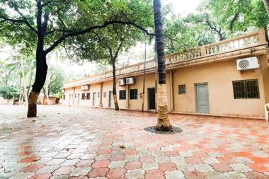 OYO Flagship 62835 Oriental Rooms And Banquet Madh Church