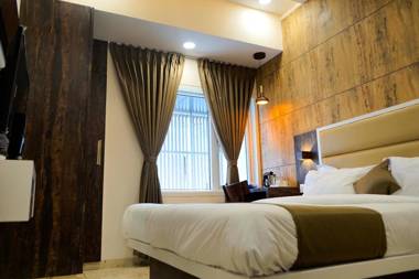 HOTEL ROYAL TREAT