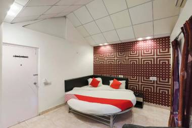OYO 60626 Dumas Homestays