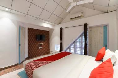 OYO 60626 Dumas Homestays