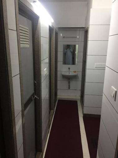 Hotel White Rose & Dormitory