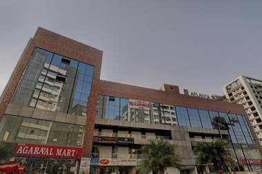 OYO Flagship 76949 Hotel Happinex