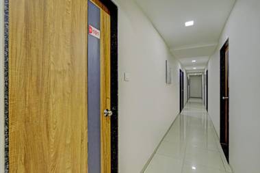 OYO Flagship 76949 Hotel Happinex