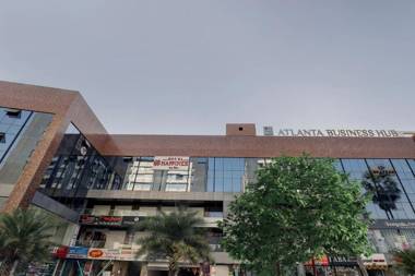 OYO Flagship 76949 Hotel Happinex