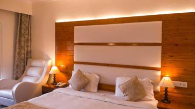 Royal Jardin Whistling Pines Resort