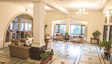 Royal Jardin Whistling Pines Resort