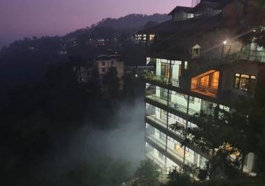 Hotel Cross Winds West