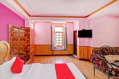 Vaccinated Staff - OYO 80523 Hotel The Himsutra