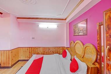 Vaccinated Staff - OYO 80523 Hotel The Himsutra