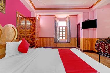 Vaccinated Staff - OYO 80523 Hotel The Himsutra