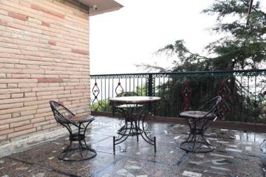 Goroomgo Jakhoo Vibes Shimla