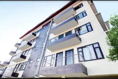 Goroomgo Hill Top Courtyard Shimla