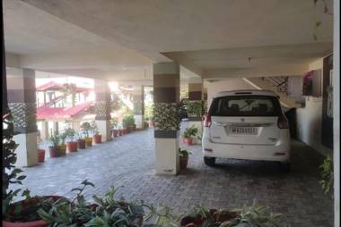 Goroomgo Hill Top Courtyard Shimla 