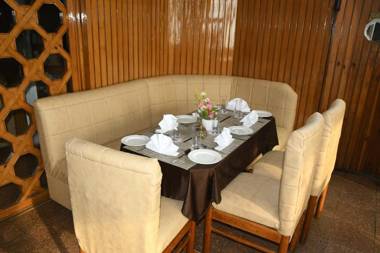 Auckland Hotel and Restaurant