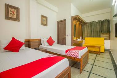 OYO 12327 The Mapple